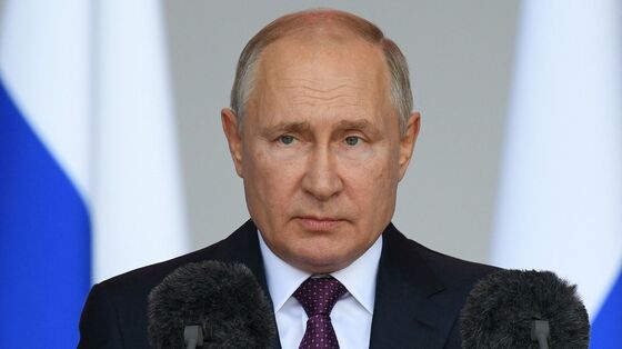 U.S. Sanctions Putin, Key Aides as Russian Forces Encircle Kyiv