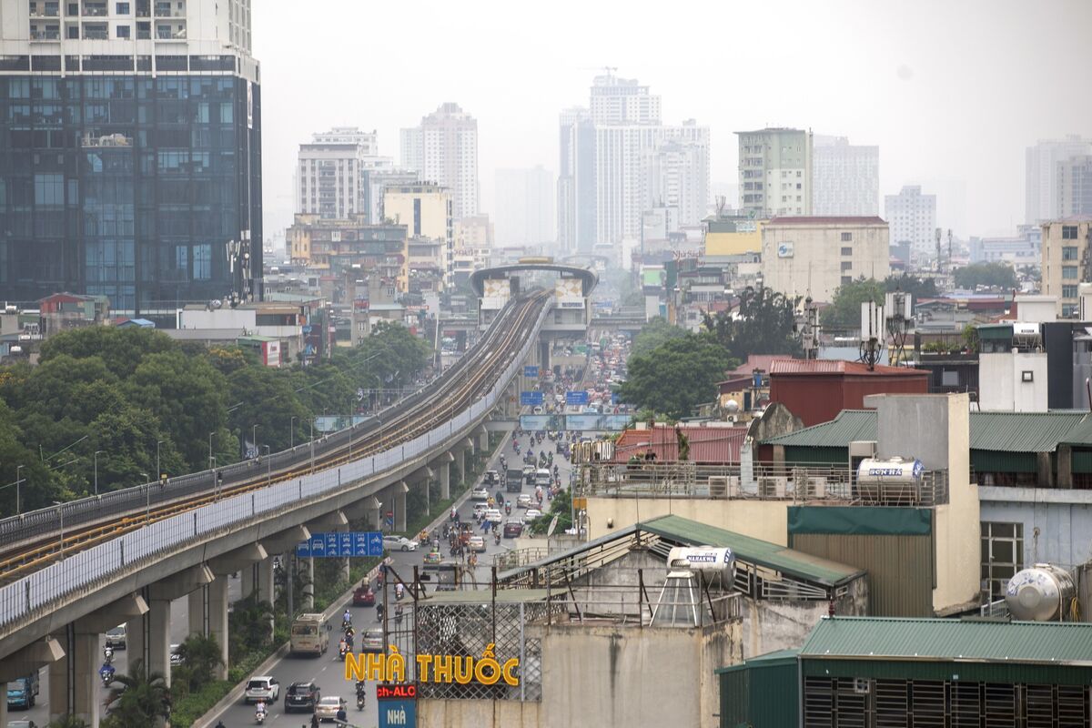 Vietnam Stocks Fall By Most Since April on Bond Violation Woes