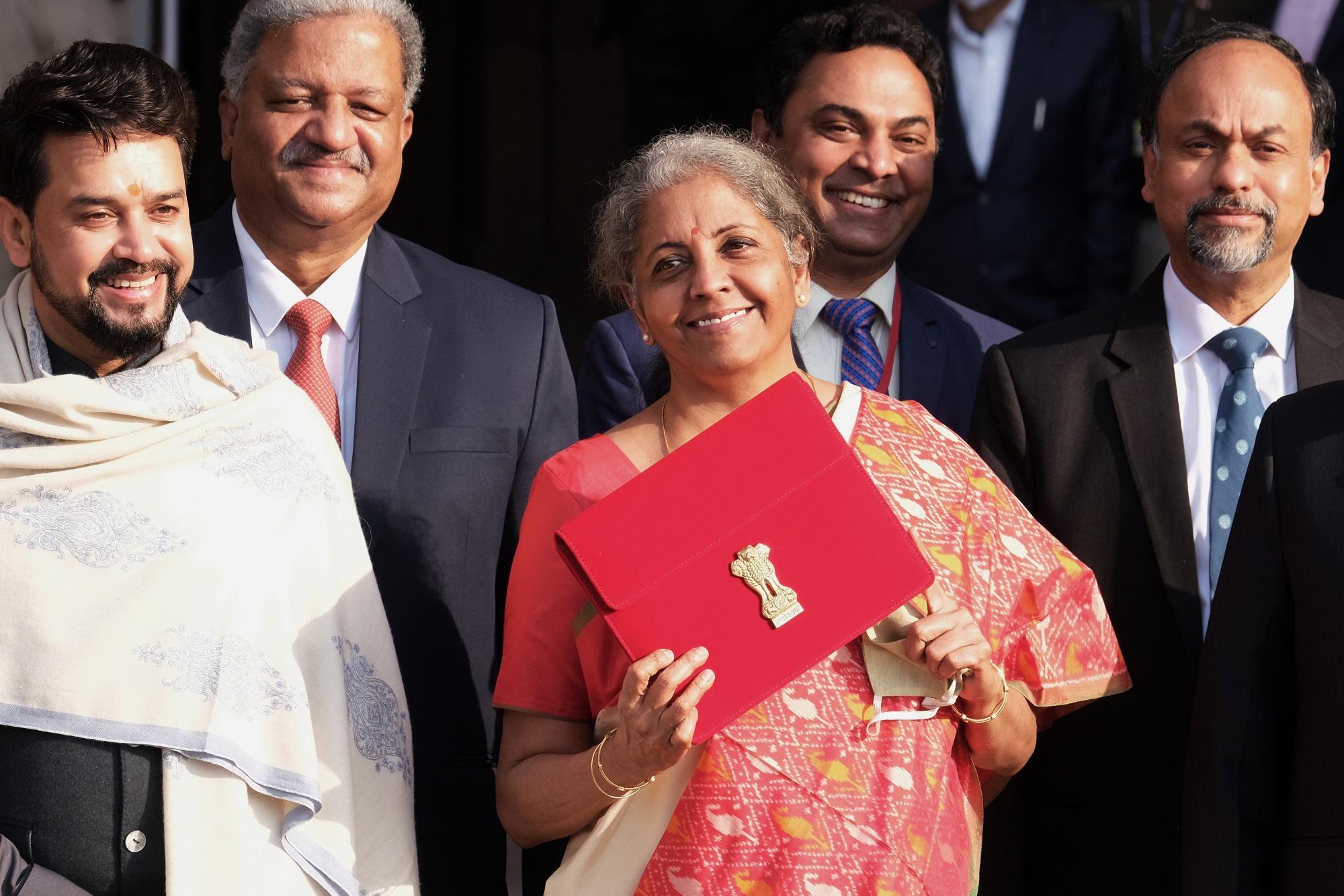La ministre indienne des Finances, Nirmala Sitharaman, présente un budget au Parlement