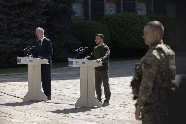 Stoltenberg Says ‘Not Too Late for Ukraine’ to Prevail in War