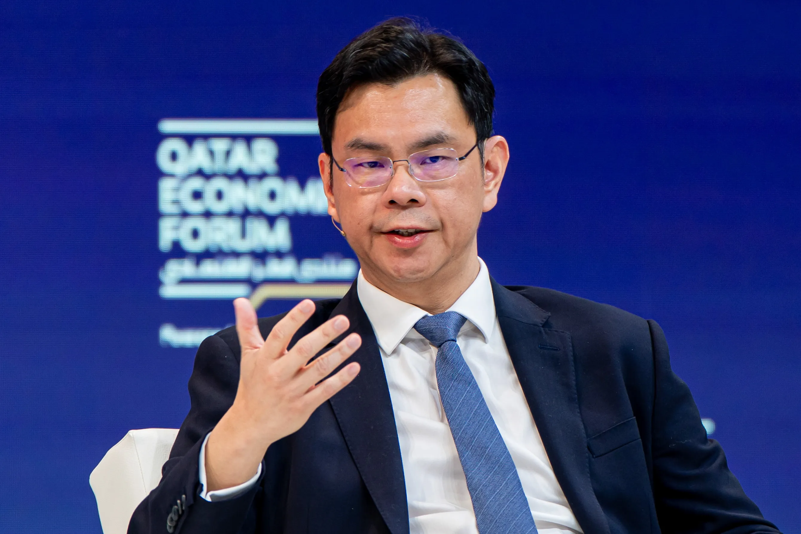 QEF 2025: Singapore Central Bank Chief Says US Dollar Assets Irreplaceable  - Bloomberg