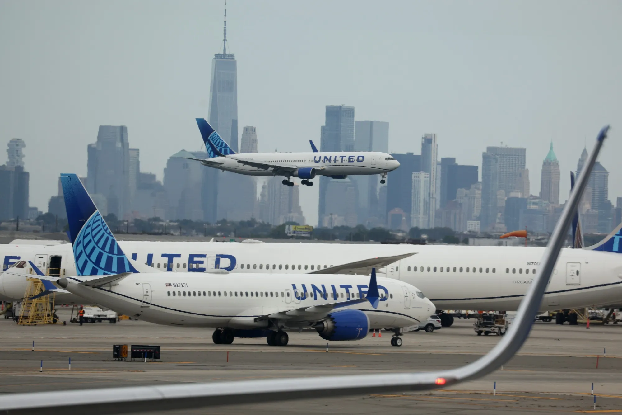 A United Airlines planes land&nbsp;at Newark Liberty International Airport.&nbsp;