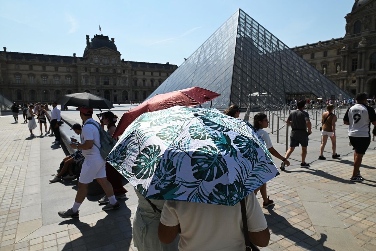 PARIS DEPLOYS DISTRICT COOLING AGAINST DEADLY HEAT