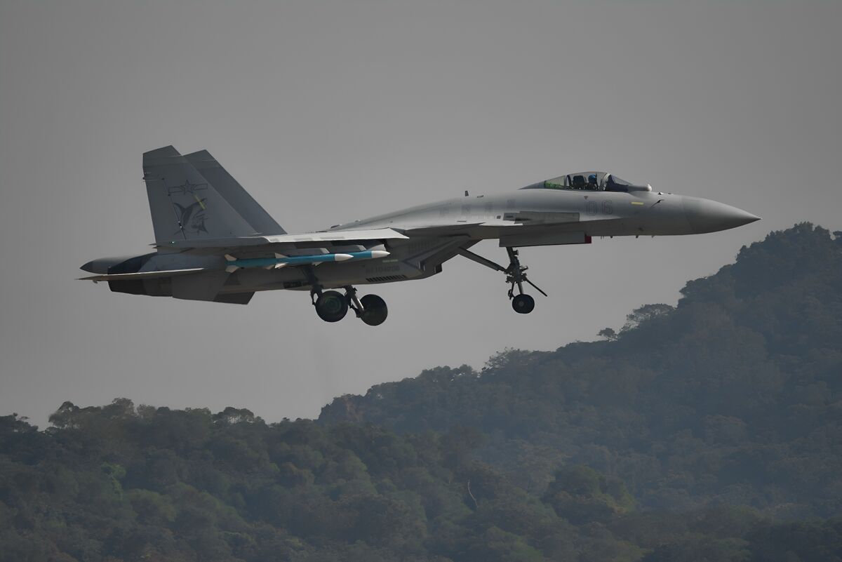 M7.4 Richter quake damages Republic of China's elite F-16V