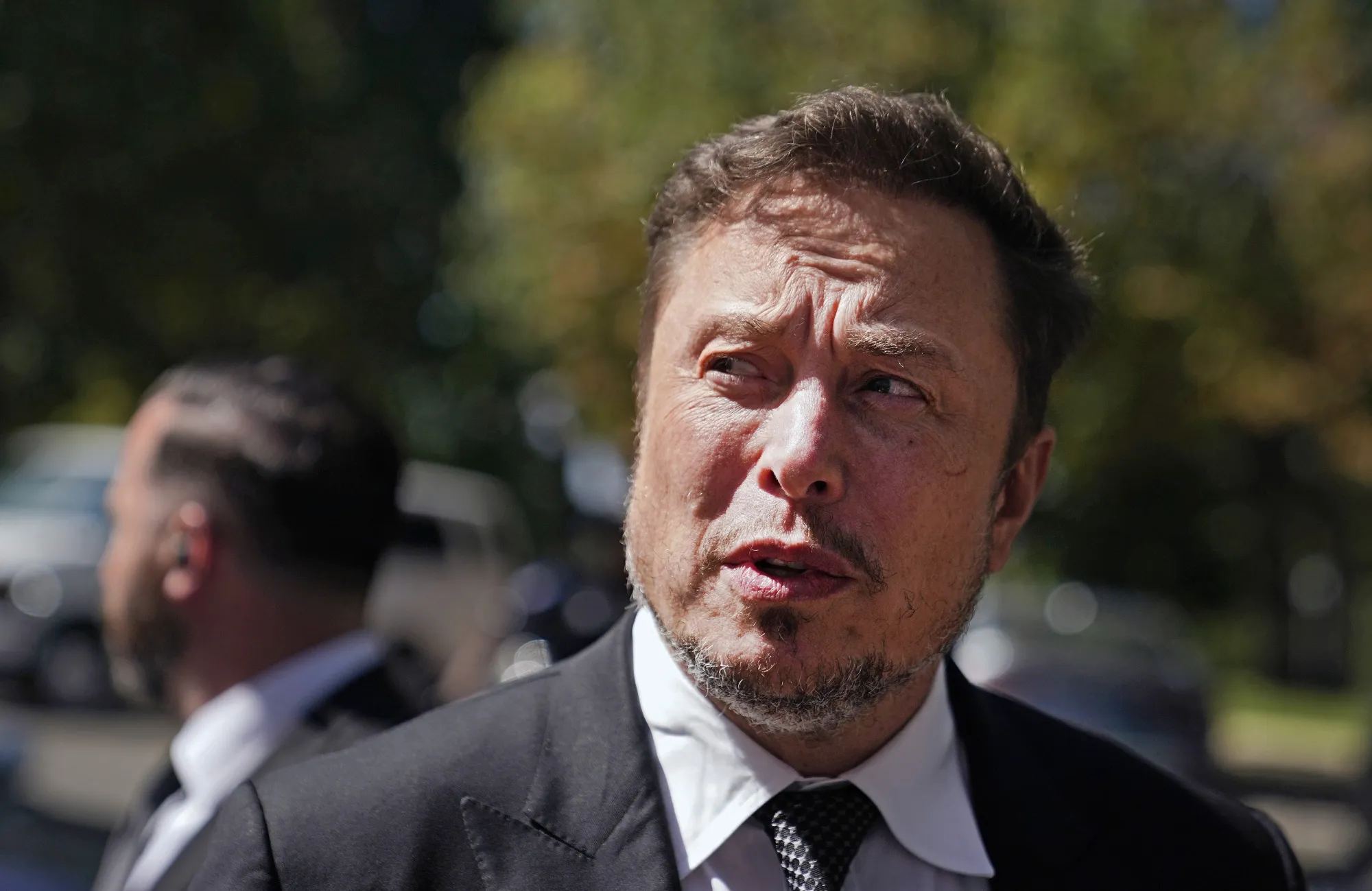Elon Musk Keeps Iger Grudge Going With Endorsement of Disney Activist