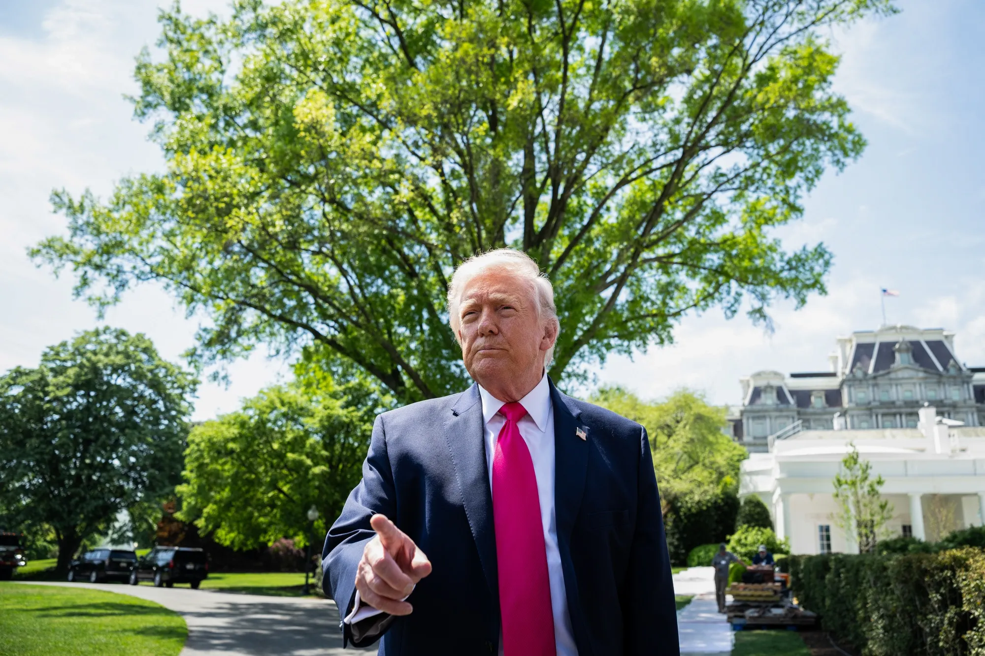 ホワイトハウスで記者団の質問に答えるトランプ大統領（4月16日）