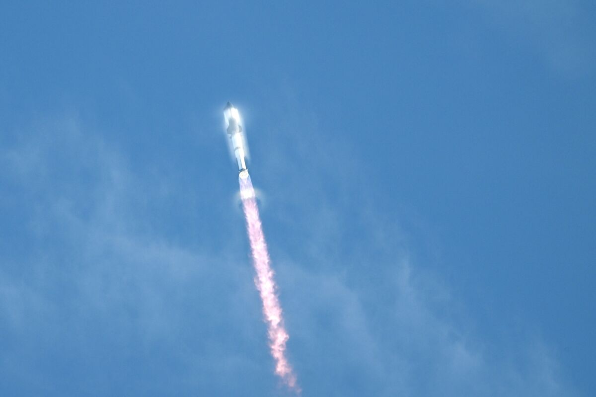 SpaceX Starship Launches After Fiery Setbacks