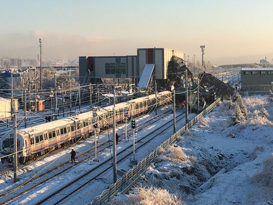 Turkish Train Crash Leaves Seven People Dead, Hurting Dozens