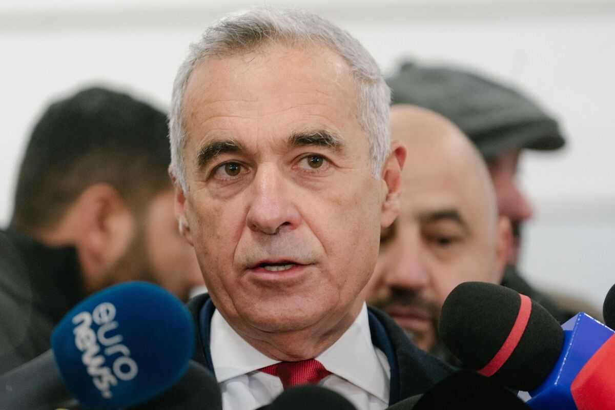 極右台頭のルーマニア大統領選、フェイスブック上で組織的宣伝か