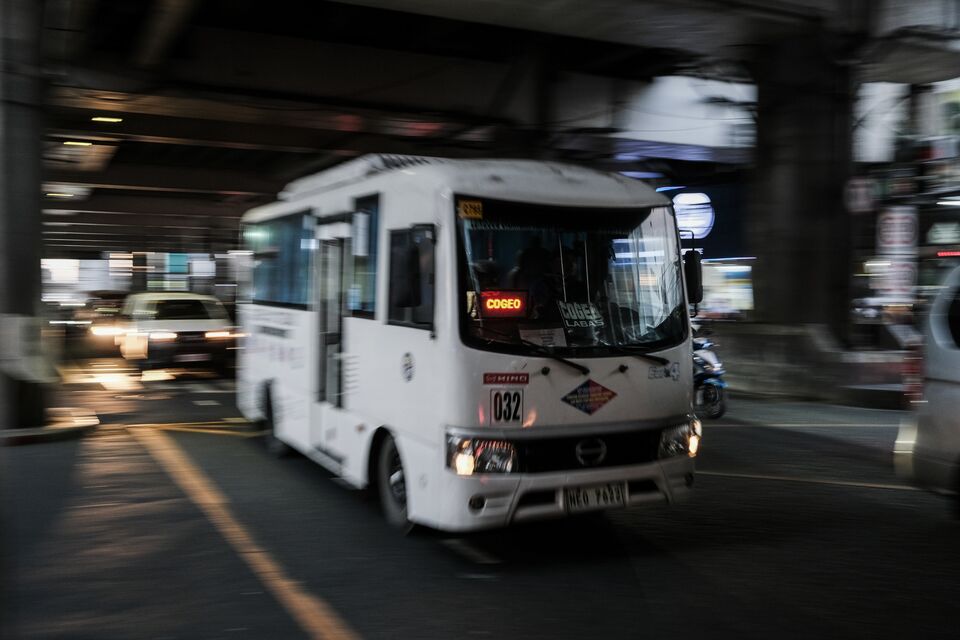 Philippines Replaces Polluting Jeepneys With Electric Minibuses Bloomberg