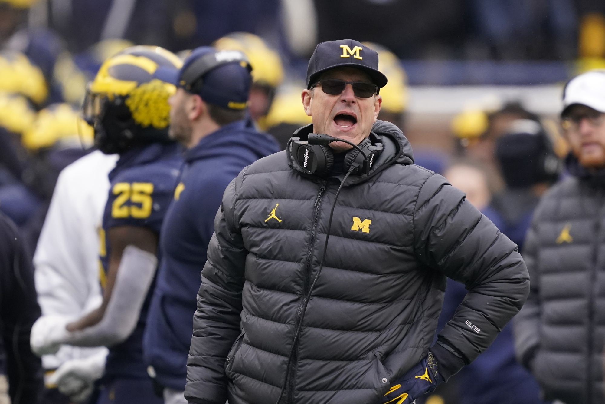Michigan Raises Harbaugh's Pay Back to Over $7m Per Year - Bloomberg