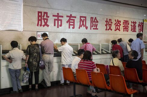 Chinese Stocks Head for Weekly Decline Amid Economic Concerns