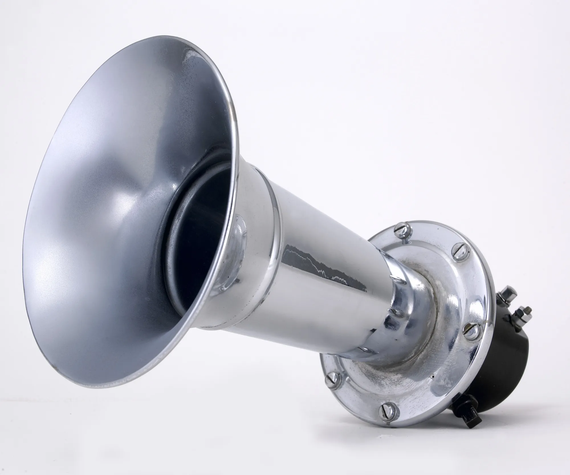 
The electric klaxon horn was a divisive fixture of the urban soundscape in the early automotive era.&nbsp;&nbsp;
