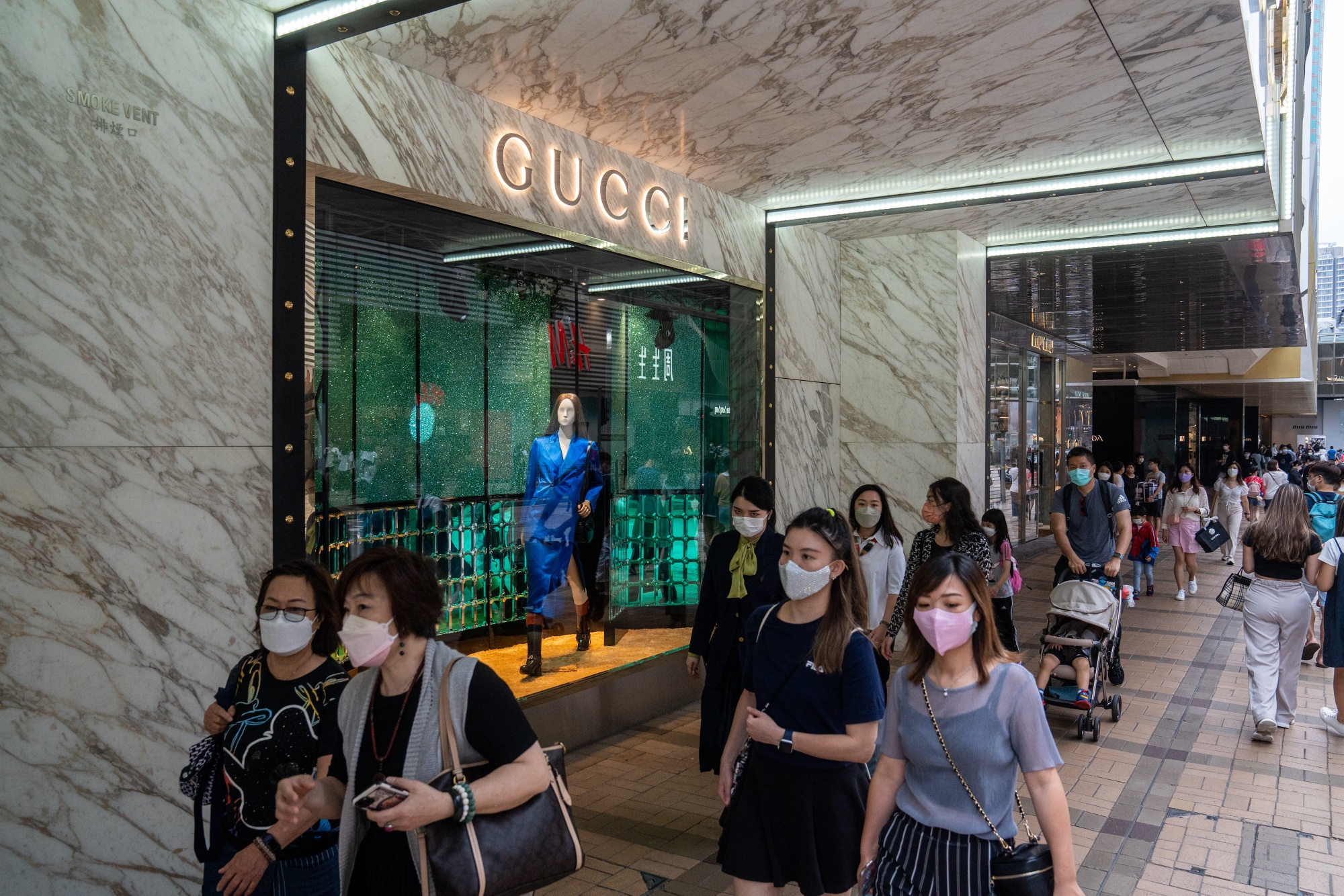 Chinese Shoppers Line Up for Louis Vuitton After Price Hike