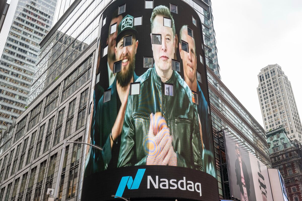 bloomberg.com - Liam Denning - Musk's Attention Economy Is Slipping Into Recession