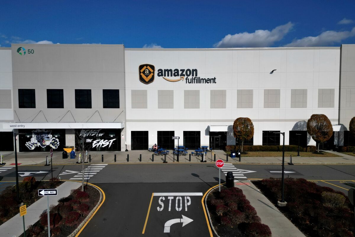 Amazon Returns to US Bond Market to Fund AI Infrastructure Build