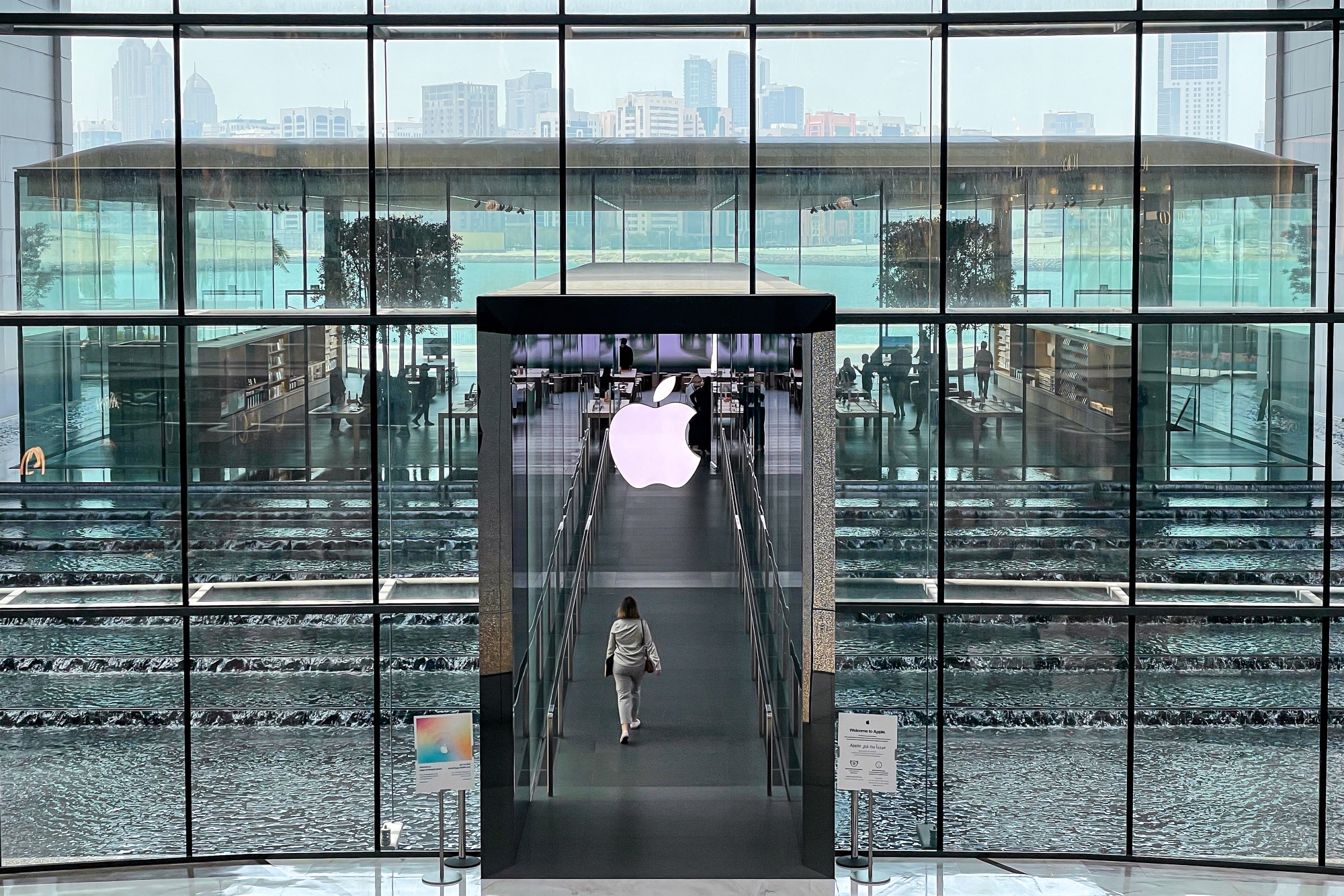 Apple Stores to Reinstate Mask Mandates and Limit Occupancy (AAPL) -  Bloomberg
