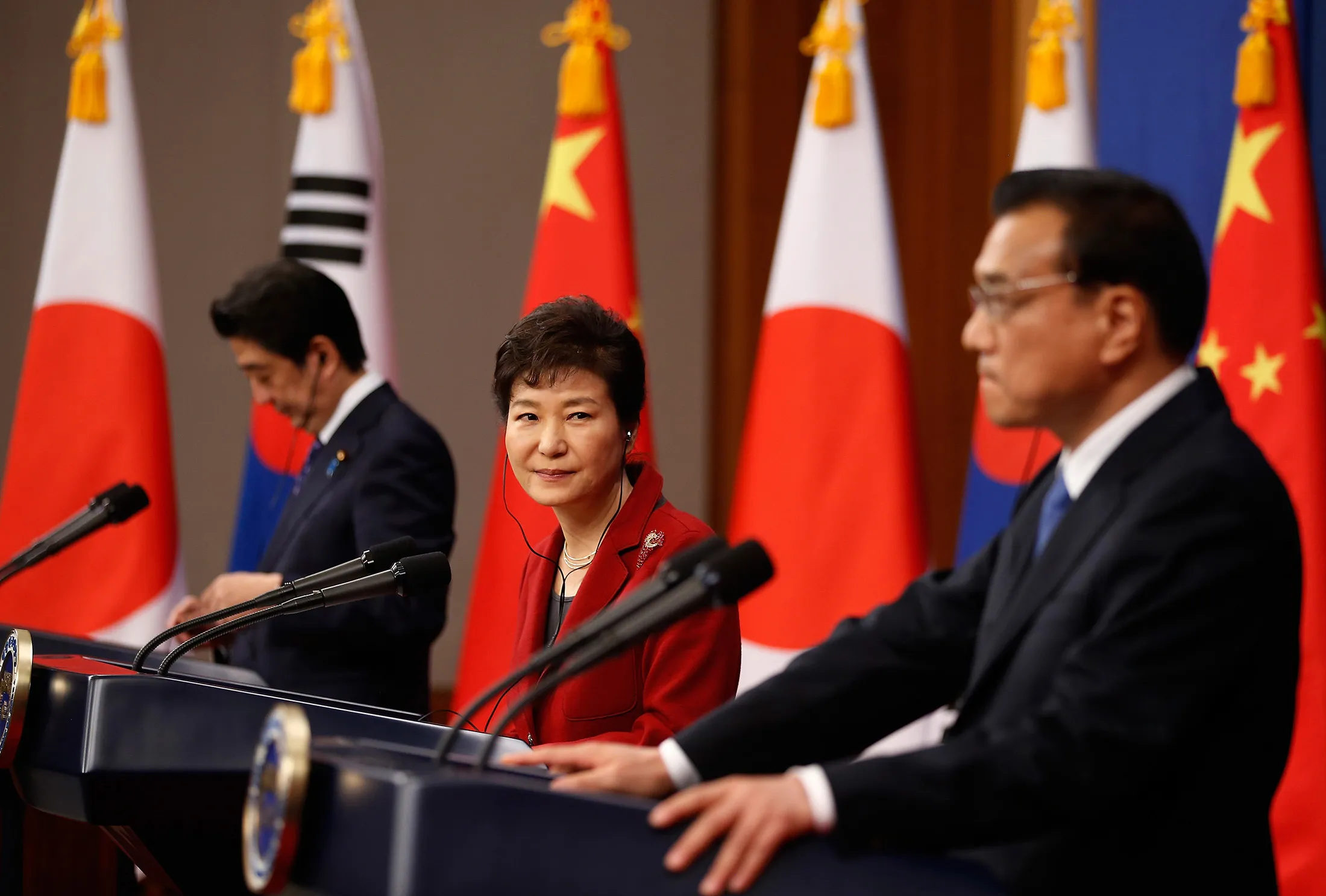 Abe, Park and Li at the trilateral summit in Seoul on Saturday.
