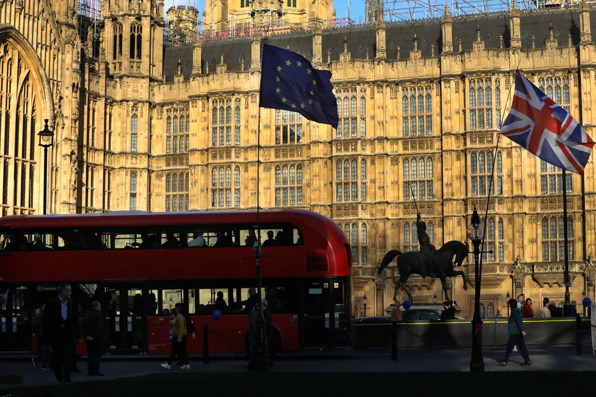 U.K. PM May's Brexit Deal Gains Support Ahead of Votes on Plan B