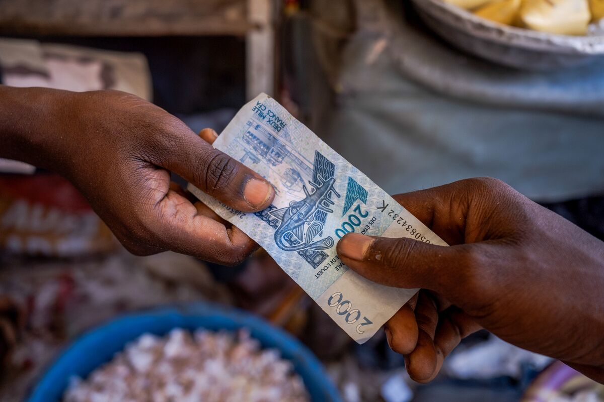 IMF Visit to Senegal in Spotlight for Clues on Vital New Program
