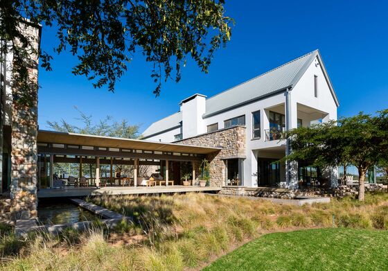 A 1,200-Acre South African Nature Preserve Offers Safari Living