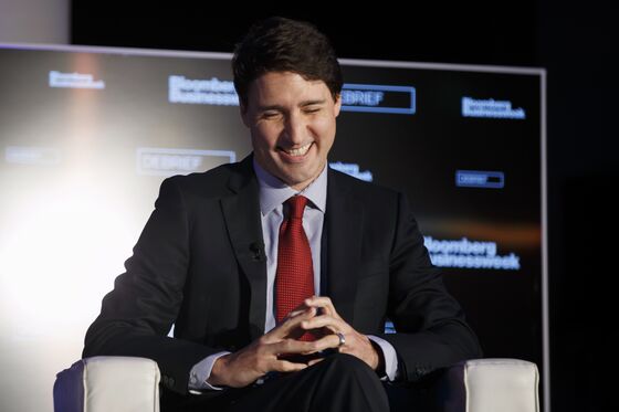 Trudeau Says `Australian Colleagues' Warned on Bid by China