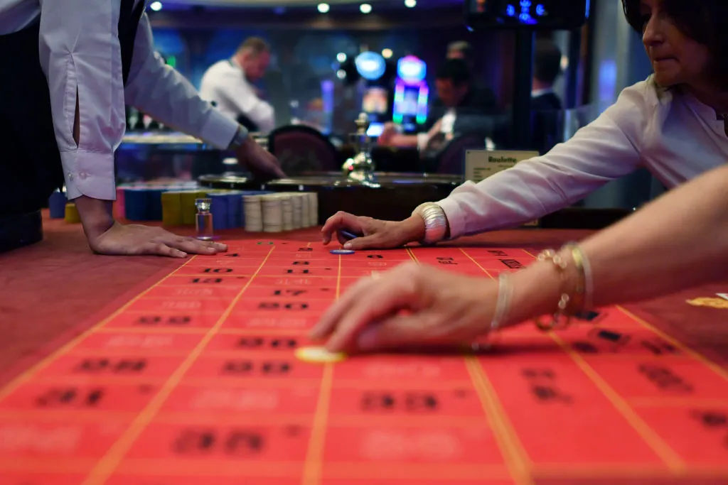 Listen to the forecasters who have money on the line.
