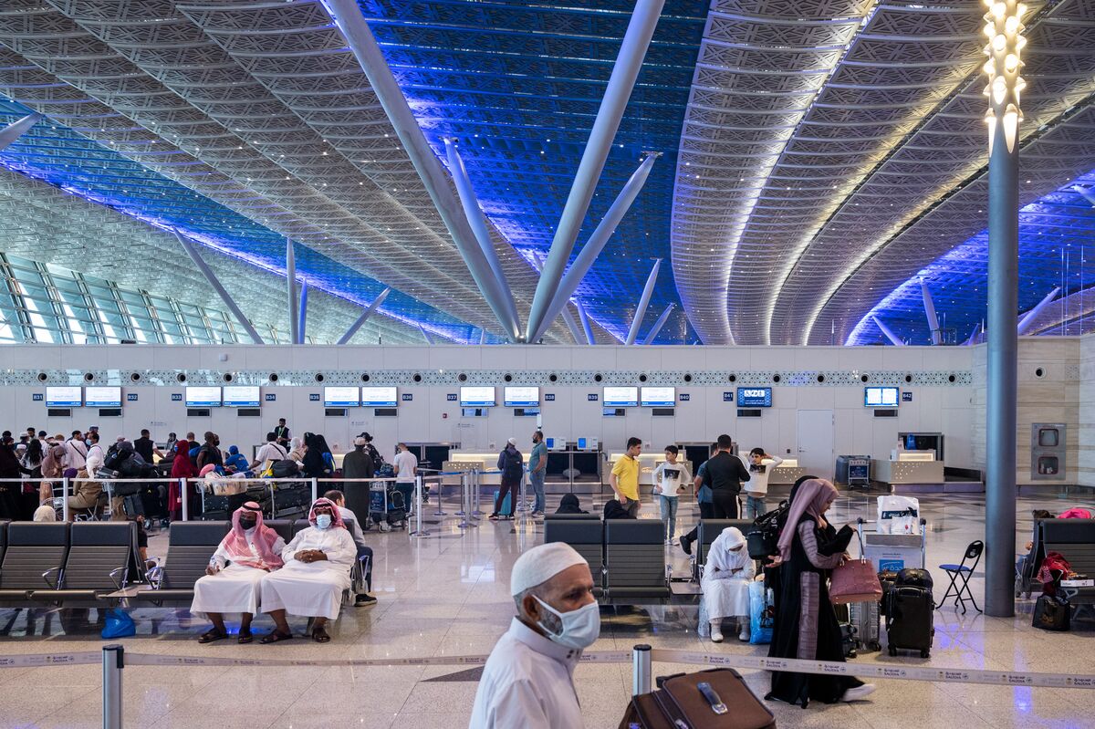 Saudi Arabia Airport Charges Cut to Lure Airline Traffic Bloomberg