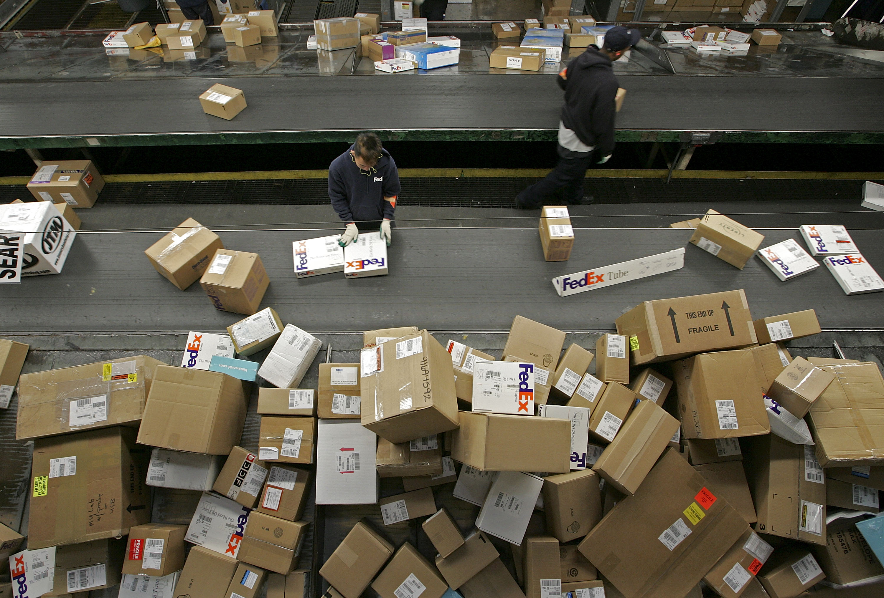 FedEx to Pare Sunday Deliveries Again as E-Commerce Wanes - Bloomberg