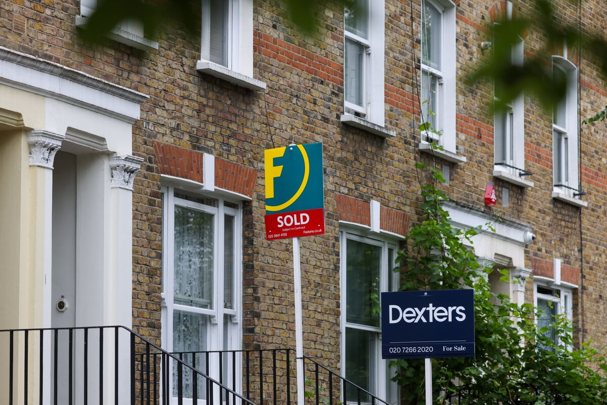Will UK House Prices Go Down in 2023? 5 Dip Predicted on High Mortgage
