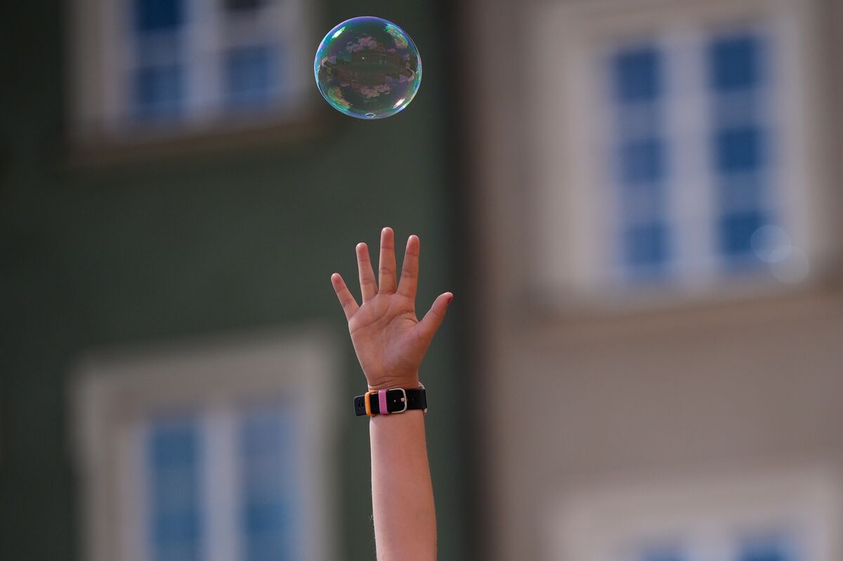 assets.bwbx.io image