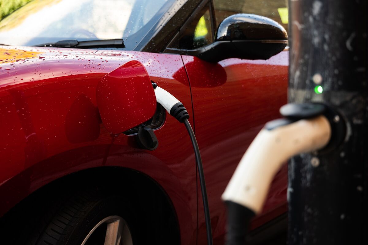 UK Welfare Cuts Pose Unexpected Risk to Carmakers’ EV Ambitions