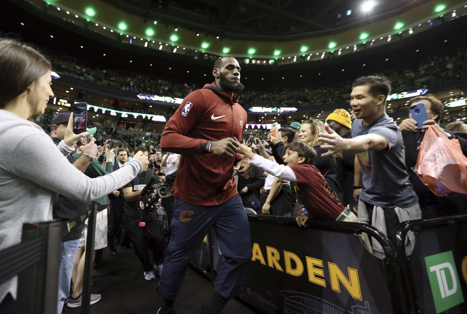 LeBron James's Highlights Sell for Thousands in Online Market - Bloomberg