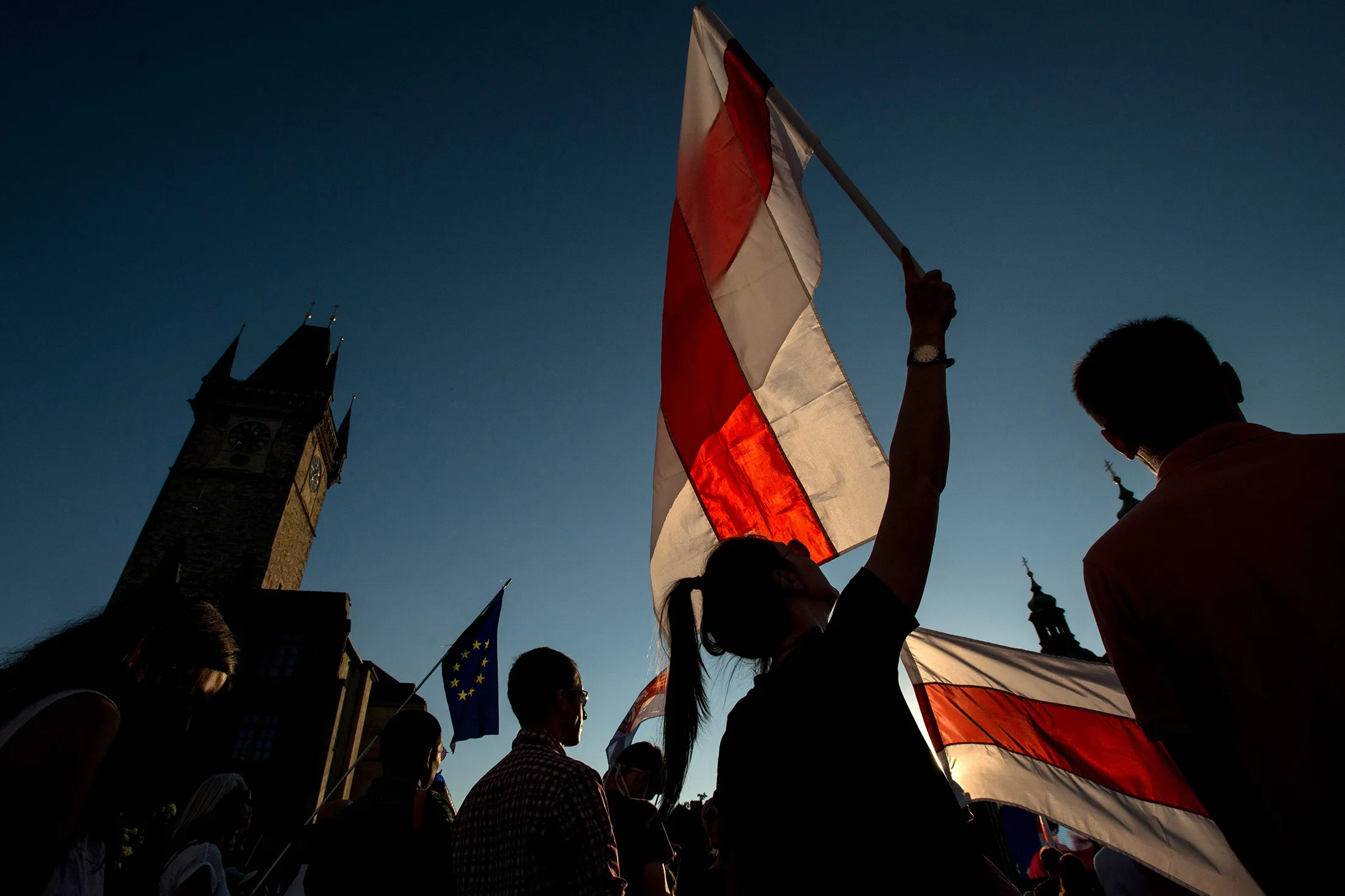 TOPSHOT-CZECH-BELARUS-VOTE-DEMO