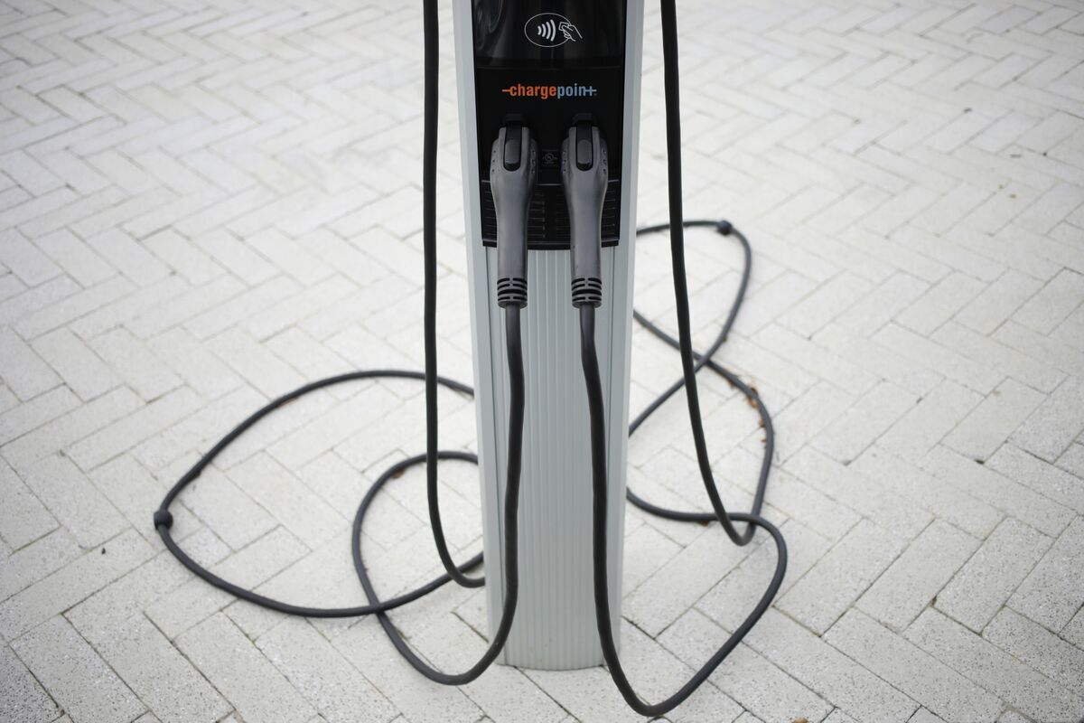 Why So Many EV Chargers in America Don't Work - Bloomberg