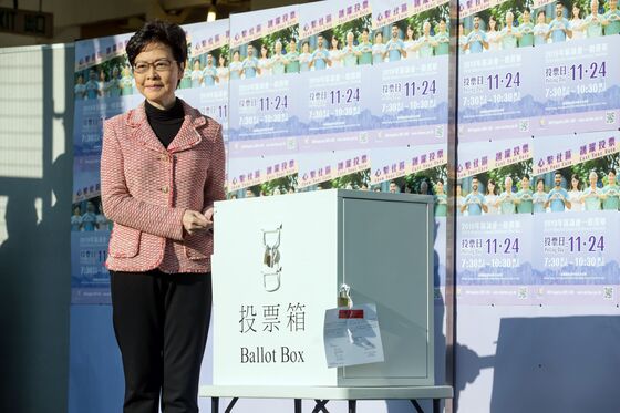 Hong Kong’s Pro-Democracy Candidates Poised to Win Majority