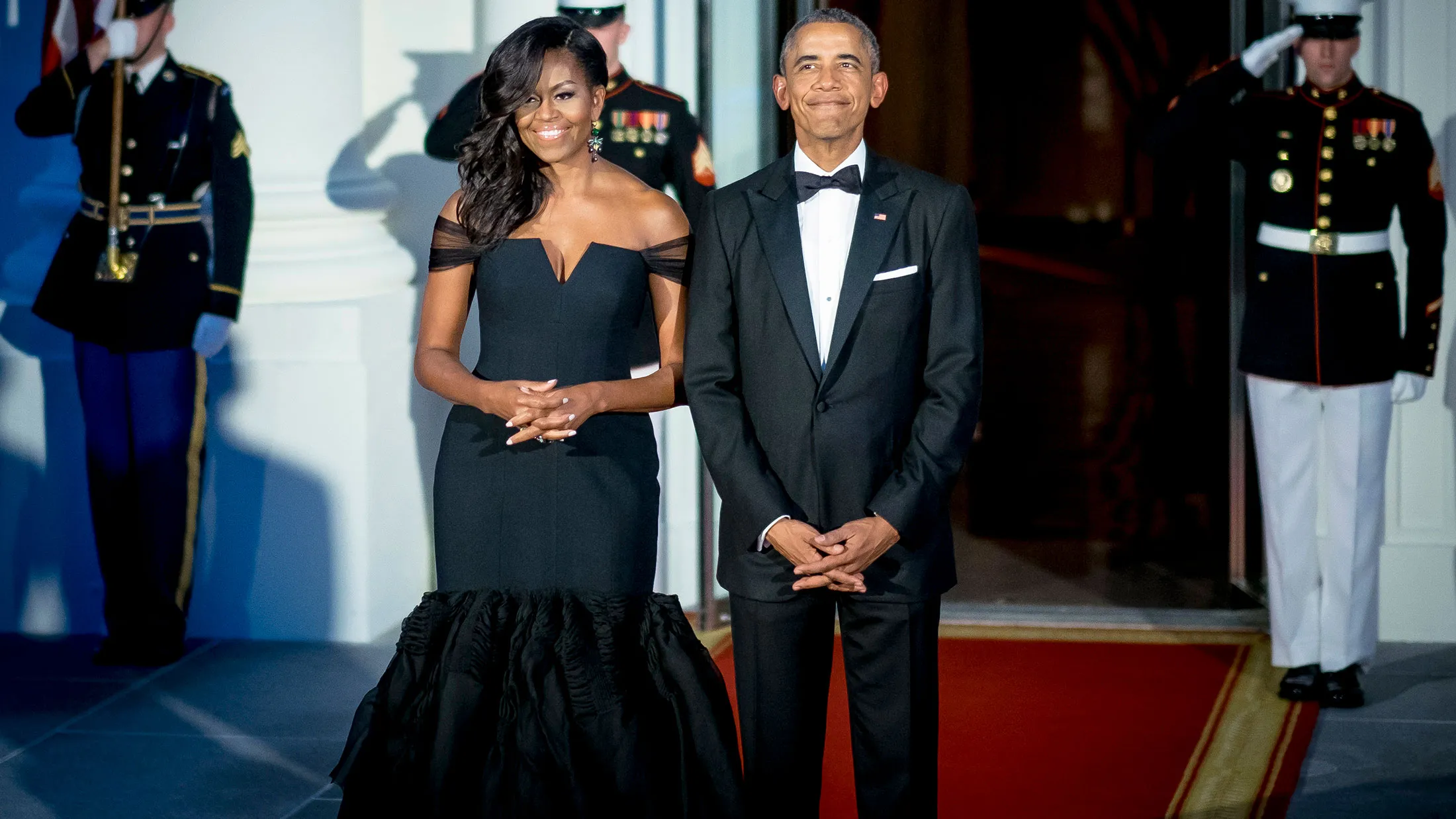 President Barack Obama and first lady Michelle Obama pose for photographs prior to greeting China's president at the White House in Washington on Sept. 25, 2015.

