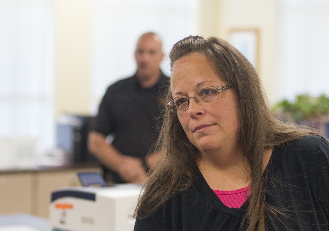 Kentucky Clerk Jailed For Contempt Over Refusal To Issue Marriage Licenses To Gay Couples 0817
