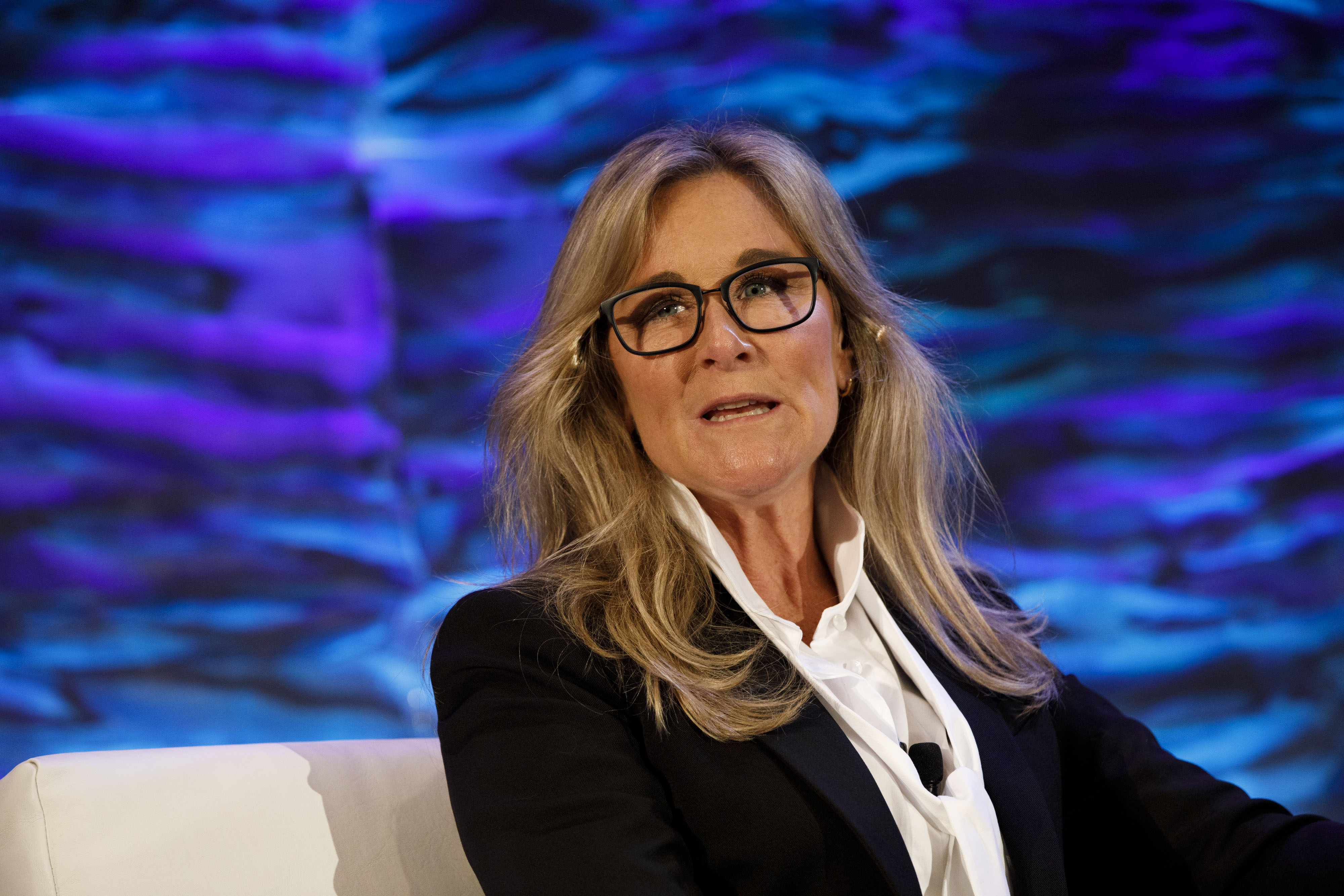 アンジェラ・アーレンツ氏、Appleは顧客にiPhone Xをアップセルしようとはしないと語る