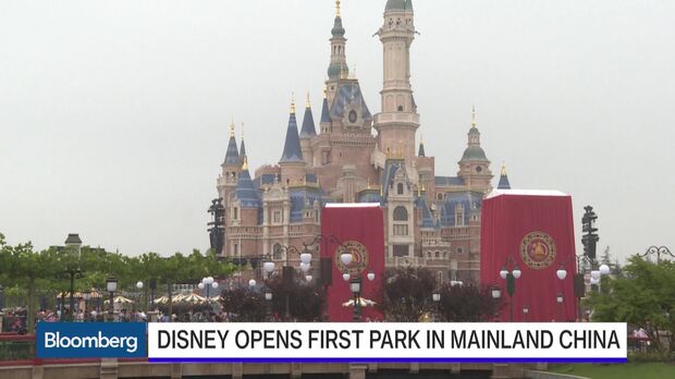 New Shanghai Disneyland original genuine Mickey Minnie wedding