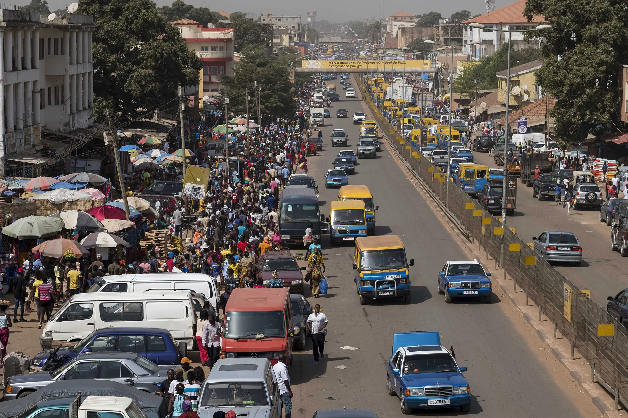 Vehicles move through&nbsp;Bissau.