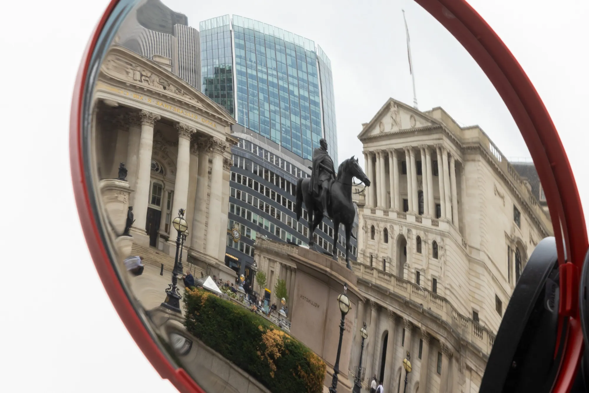 “The decision was much closer than expected, with a solid dovish minority’.