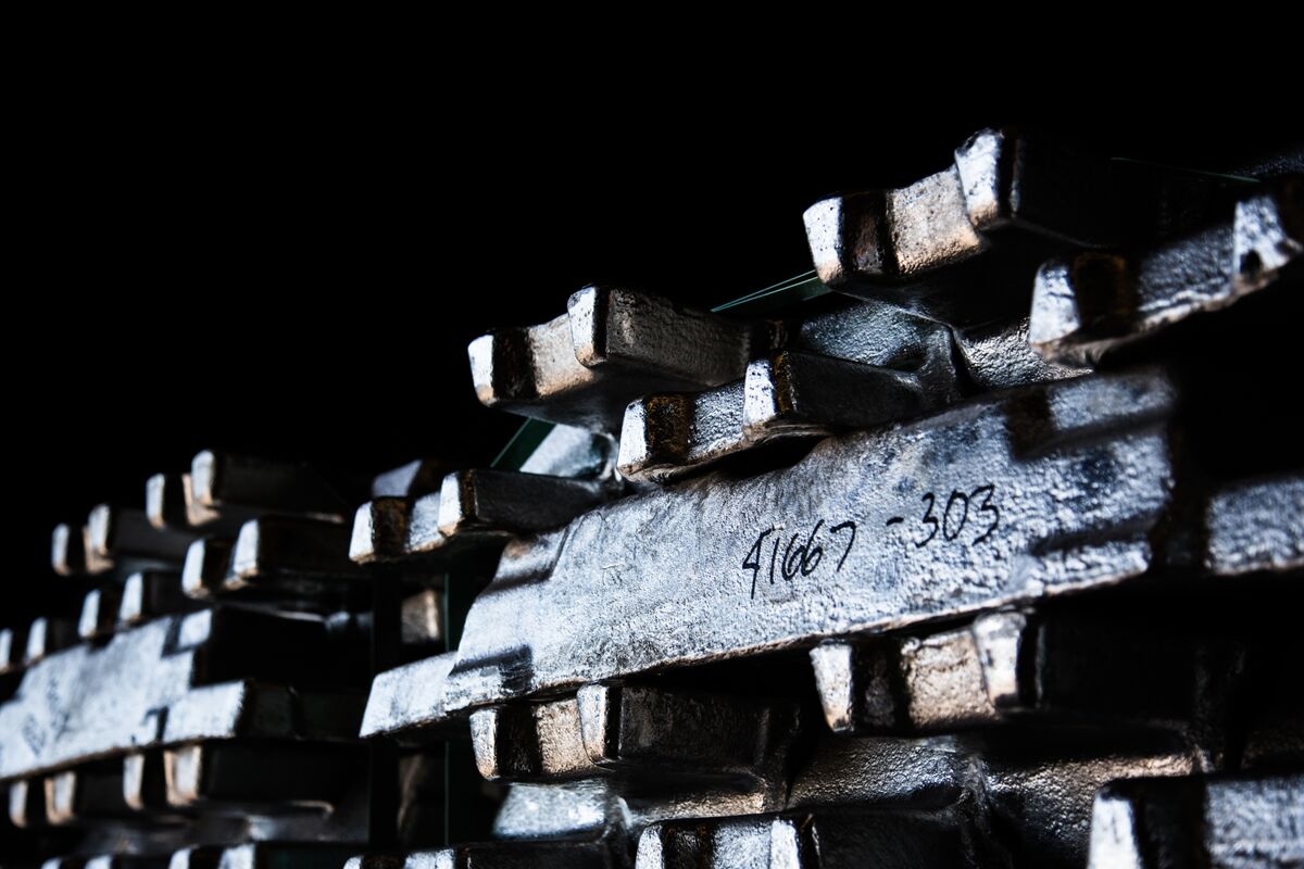 Aluminum Drops After Iran Says Strait of Hormuz Is Fully Open