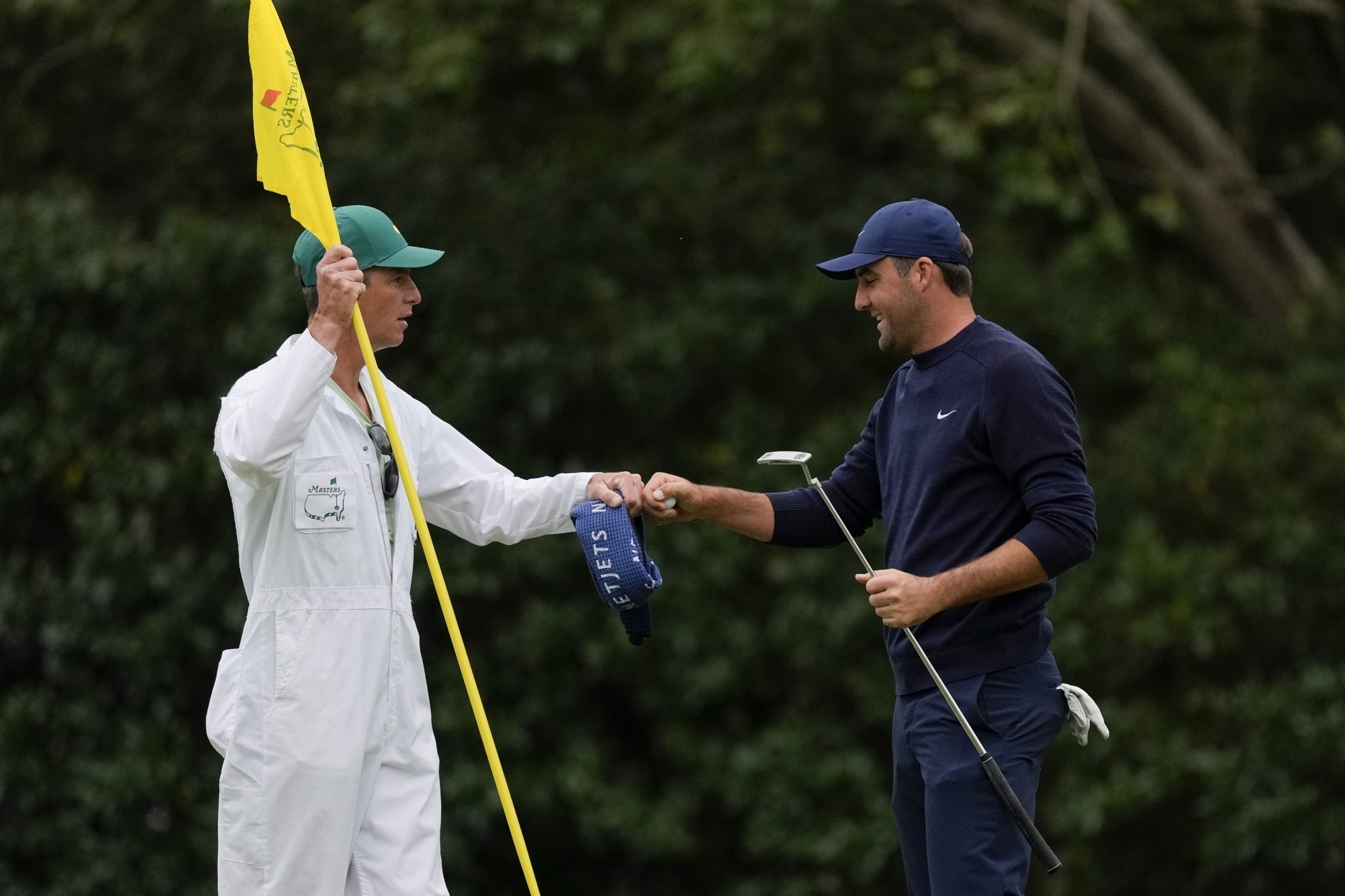 Scheffler Chases Masters Win, With Caddie Who Knows the Way - Bloomberg