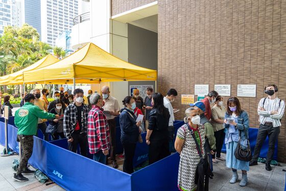 Hong Kong Explores Easing Measures for Vaccinated as Bookings Jump