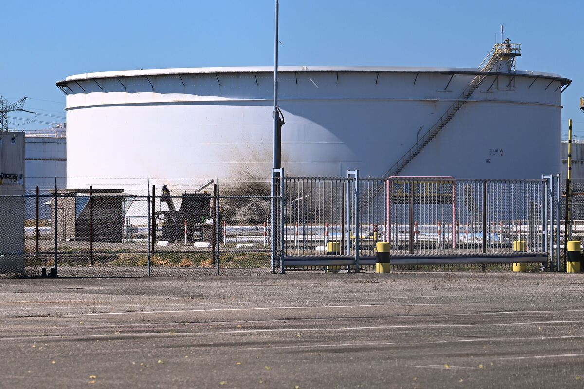 Gunvor Says One Dead, Six Injured in Explosion at Rotterdam Port