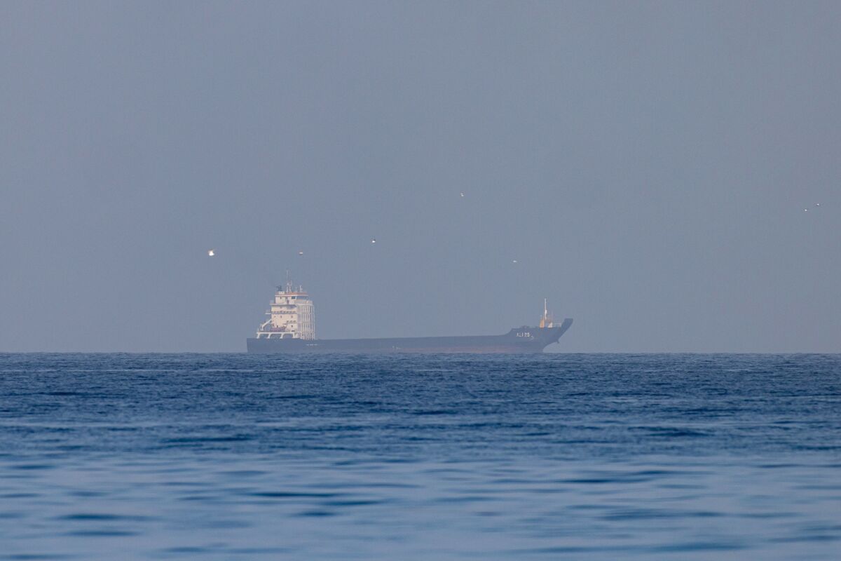 Supertanker Appears to Have Crossed the Strait of Hormuz