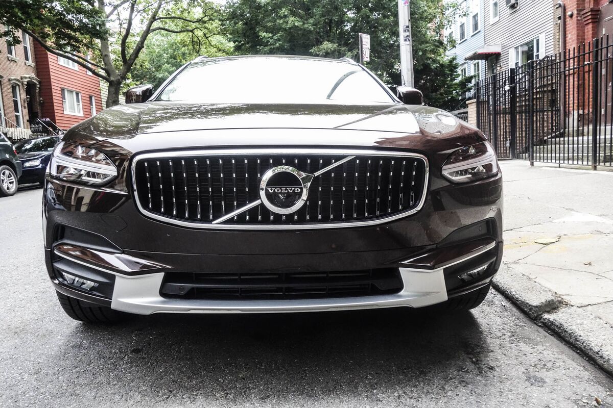 Volvo V90 Cross Country Review: Perfect Marriage of Wagon and SUV