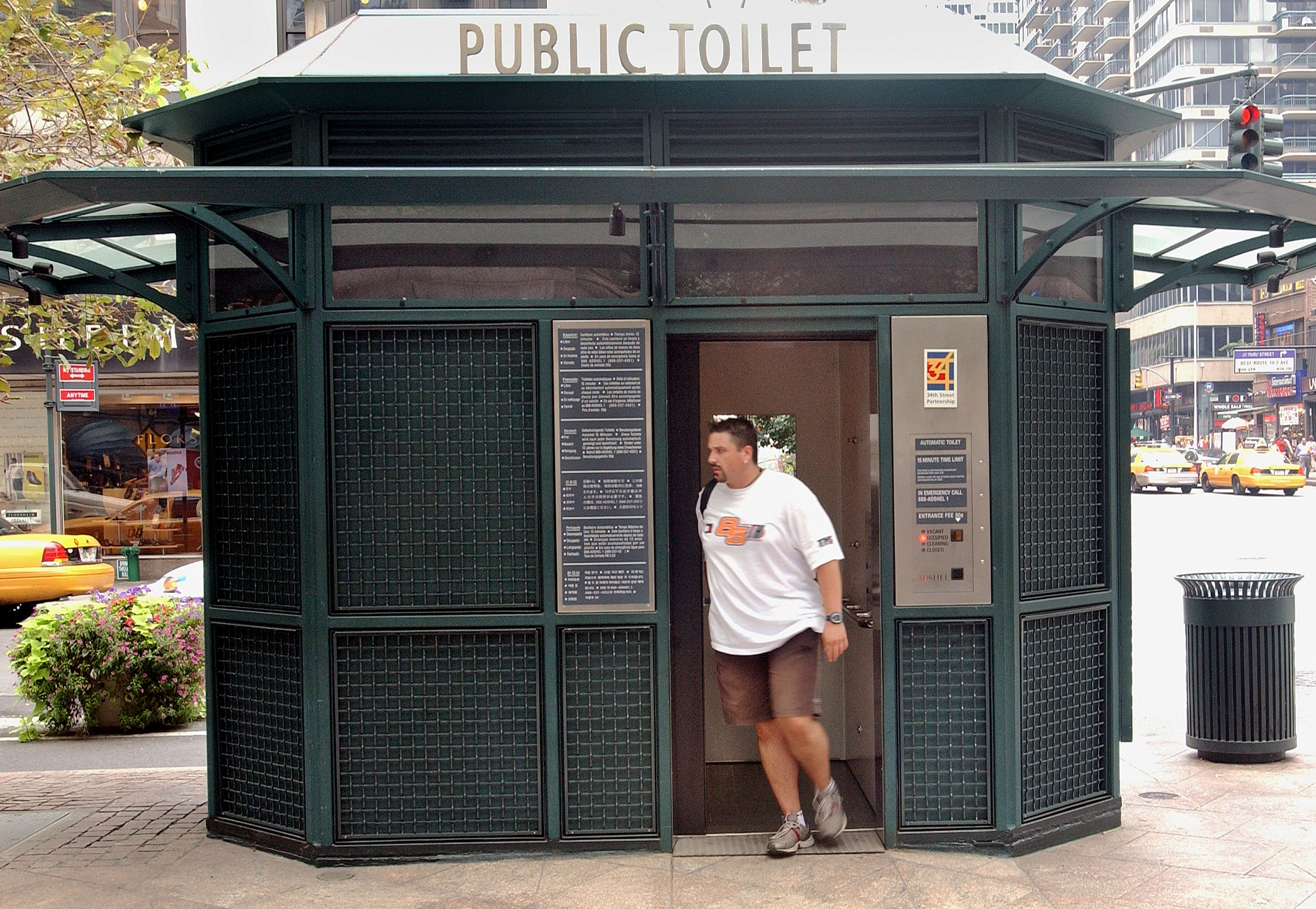 Public 1.0. Общественный туалет в США. Общественный туалет в Австралии. Общественные туалеты Нью Йорка фото. Public Toilet.