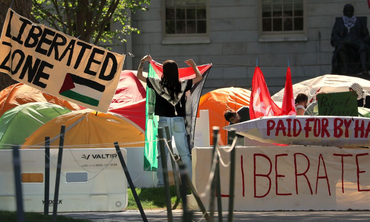 Harvard Faces Off With Protesters as MIT, Penn Clear Camps